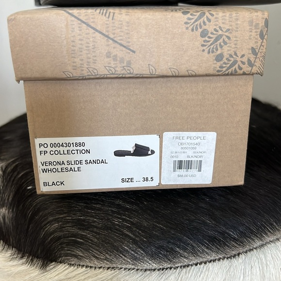 Sandals - Picture 2 of 3